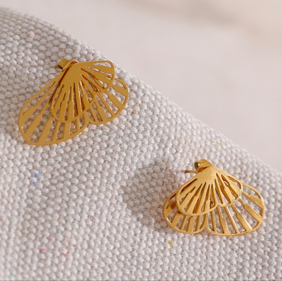 Gorgeous Butterfly Earrings - Picture 3 of 8